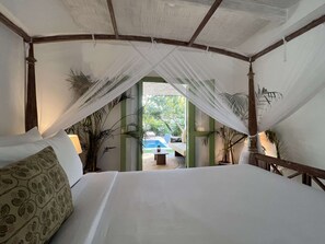 Deluxe tweepersoonskamer, bad, uitzicht op zwembad | Lakens van Egyptisch katoen, luxe beddengoed