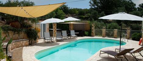 Piscine extérieure en saison