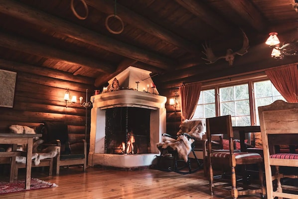 Interior - Rustic, Secluded Cabin in the Oslo Forest (Oslo)
