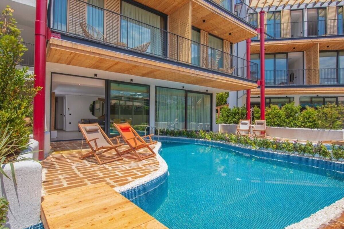 Elite Duplex | 2 bedrooms, premium bedding, desk, laptop workspace