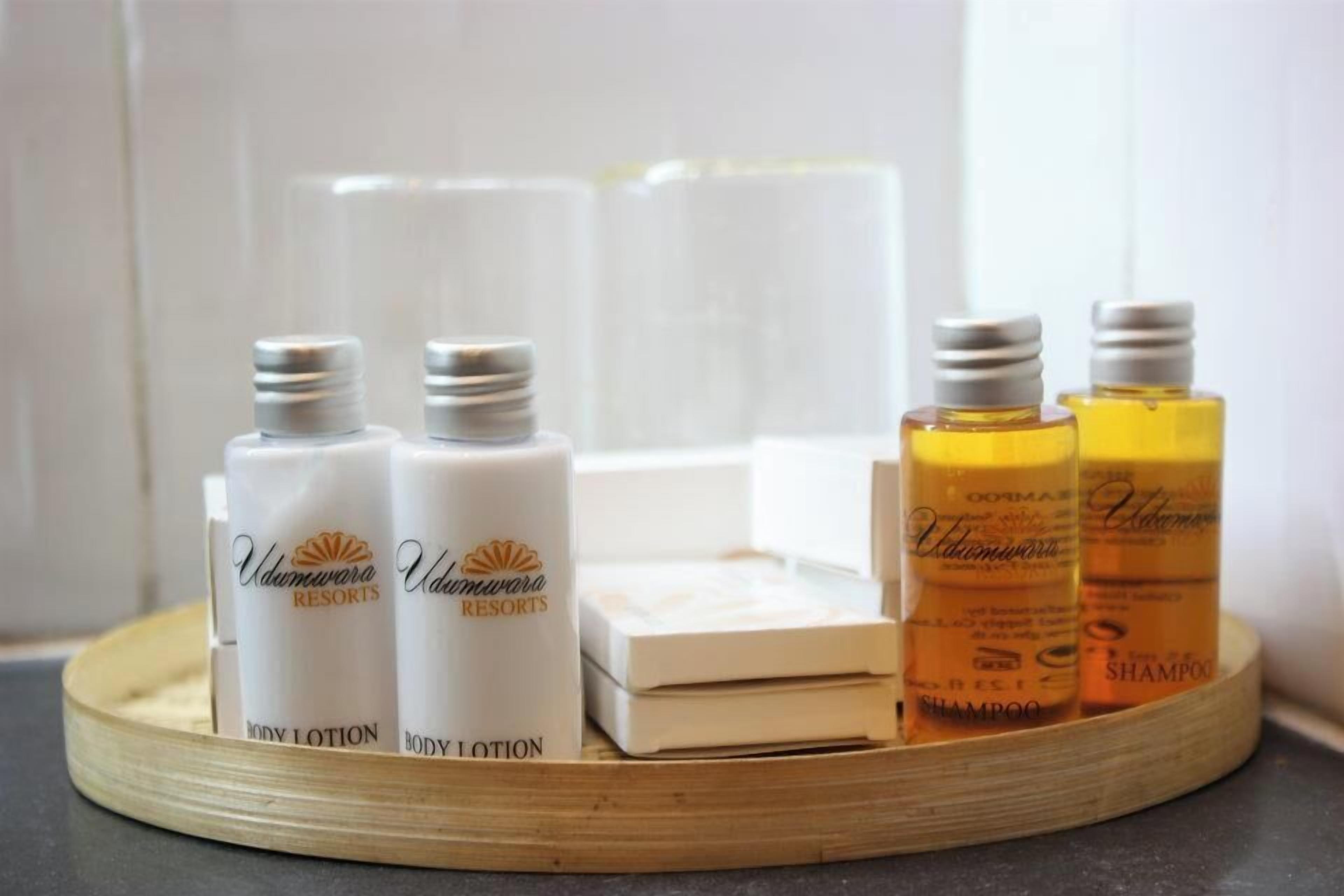 Deluxe Double Room | Bathroom | Free toiletries, hair dryer, slippers