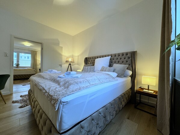 Appart'hÎtel | 2 chambres, décoration personnalisée, ameublement personnalisé, bureau