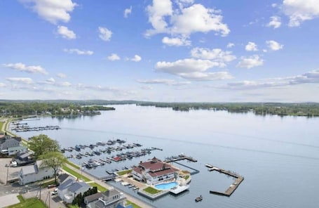 Marina. Homesmith Cottage|Hot Tub| Walk to Buckeye Lake