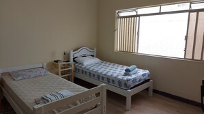 2 bedrooms, desk, bed sheets