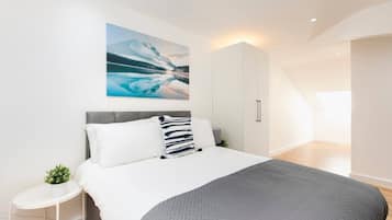4 bedrooms, iron/ironing board, WiFi