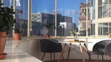 Deluxe Apartment | Living area