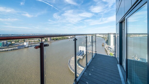 Unclassified image, 1 of 42, button - Skyvillion 2 Bed Apt London Excel  O2 Arena (London)