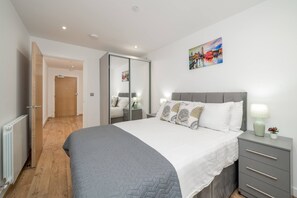 2 bedrooms, iron/ironing board, Internet