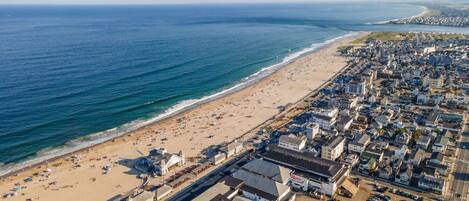 Una spiaggia nelle vicinanze