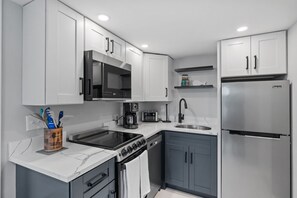 Fridge, microwave, oven, stovetop - Beach Condo 5 Min Walk to Beach, Shops, Boardwalk (Hampton)