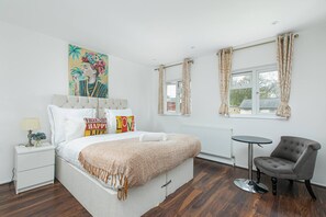 2 bedrooms, iron/ironing board, WiFi