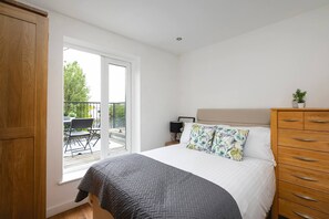 3 bedrooms, iron/ironing board, Internet