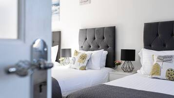 4 bedrooms, iron/ironing board, internet