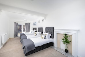 4 bedrooms, iron/ironing board, Internet