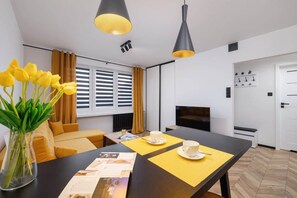 TV - Grunwaldzka 17 | Stylish Apartment | City Center (Rzeszów)