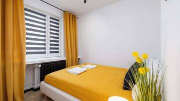 1 dormitori, planxa i posts de planxar, wifi i roba de llit