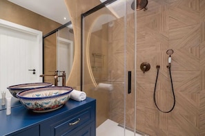 Shower, hair dryer, shampoo