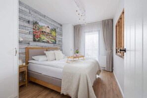 1 bedroom, iron/ironing board, WiFi, bed sheets - Stylish Apartment | Balcony and Private Parking (Kraków)