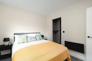 1 bedroom, iron/ironing board, internet