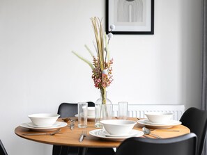 Dining - Skyvillion -vineyard Court- Enfield 1bed With Balcony (Enfield)