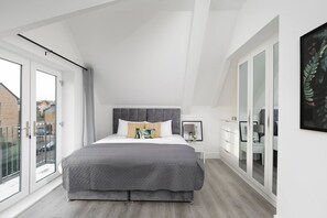 1 chambre, fer et planche à repasser, accès à Internet