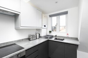 Fridge, microwave, oven, stovetop - Skyvillion -vineyard Court- Enfield 1bed with balcony (Enfield)