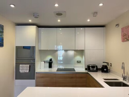 Contemporary, Cosy House with Free Parking & Garden; 5 mins to Addenbrooke's