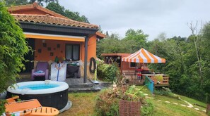 Outdoor spa tub - Enjoy the nature in Asturian cottage next to beach (Villaviciosa)