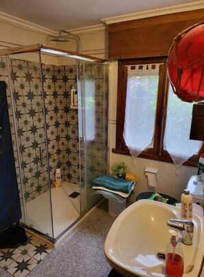 Hair dryer, towels, soap, toilet paper - Enjoy the nature in Asturian cottage next to beach (Villaviciosa)