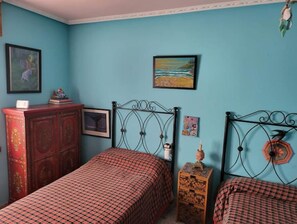 5 bedrooms, desk, free WiFi - Enjoy the nature in Asturian cottage next to beach (Villaviciosa)