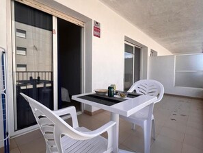 Outdoor dining - Comfortable Apartment in Blanes, Near Beach (Blanes)