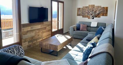 Large modern house for 16 with terrace and parking, near slopes and shops