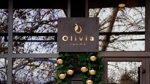 A hotel entrance with a sign reading "Olivia Rooms" and the address "41-45". - Olivia Rooms (Belgrade)