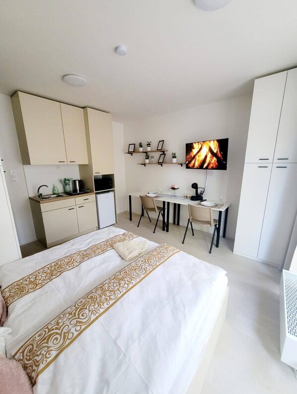 1 bedroom, iron/ironing board, WiFi, bed sheets