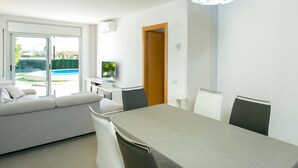 Dining - Luxury Apartment with Private Pool & Garden in Figueres (Figueras)
