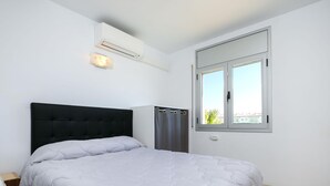 3 bedrooms, free WiFi - Luxury Apartment with Private Pool & Garden in Figueres (Figueras)