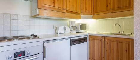 Fridge, microwave, dishwasher, coffee/tea maker