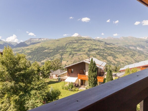 Property grounds - Spacious duplex · Close to cable car · 3 rooms, 2 bedrooms (La Plagne Montchavin Les Coches)
