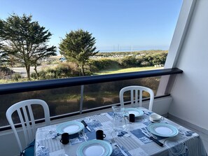 Outdoor dining - Charming sea-facing studio in Saint-Jean-de-Monts with private parking (Saint-Jean-de-Monts)