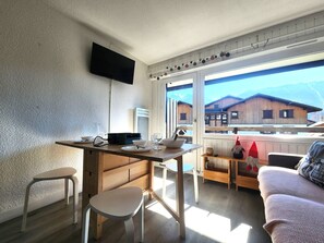 TV - Cozy studio for 4 with balcony and pets allowed in Samoëns (Samoëns)