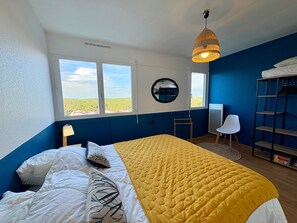 1 bedroom, travel crib, free WiFi
