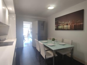 Dining - Modern Apartment in Platja d'Aro: Central Location, 2 Bedrooms, Parking, Near Beach (Platja d'Aro)