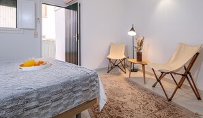 Spa - Spacious Historic House in Palamós Old Town - Sleeps 10 (Palamós)