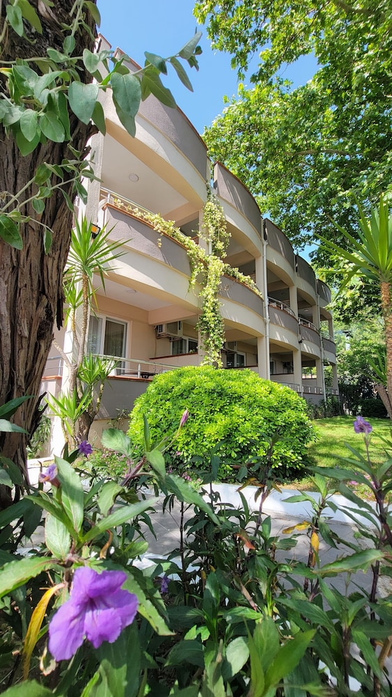 Güneş Motel Beach image