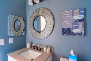 Dusch, hårtork och handdukar