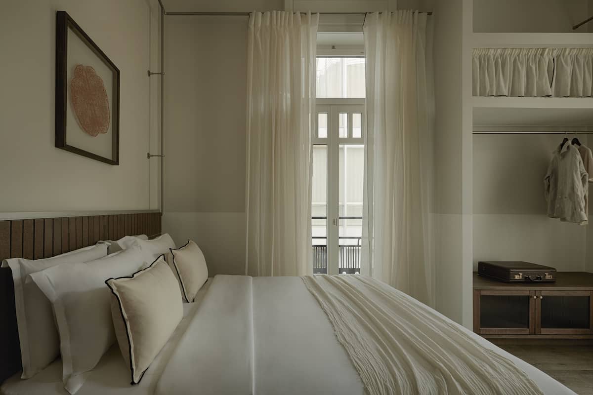 1 bedroom, minibar, desk, iron/ironing board