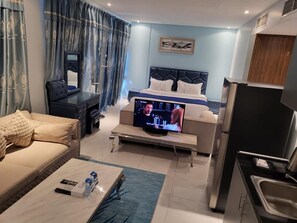 3 bedrooms, iron/ironing board, WiFi, bed sheets - Swan Towers centrally located at heart of popular Juffair. near to Grand Mosque (Manama)