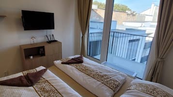1 dormitorio, tabla de planchar con plancha, wifi y ropa de cama