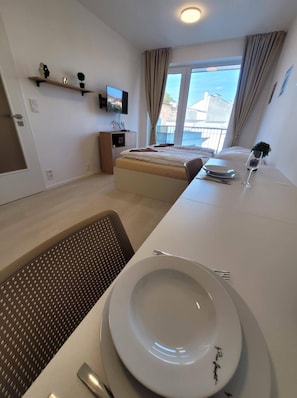 1 habitación, tabla de planchar con plancha, wifi y ropa de cama