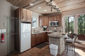 Fridge, microwave, oven, stovetop - Sandoval in the Historic Upper Canyon (Ruidoso)